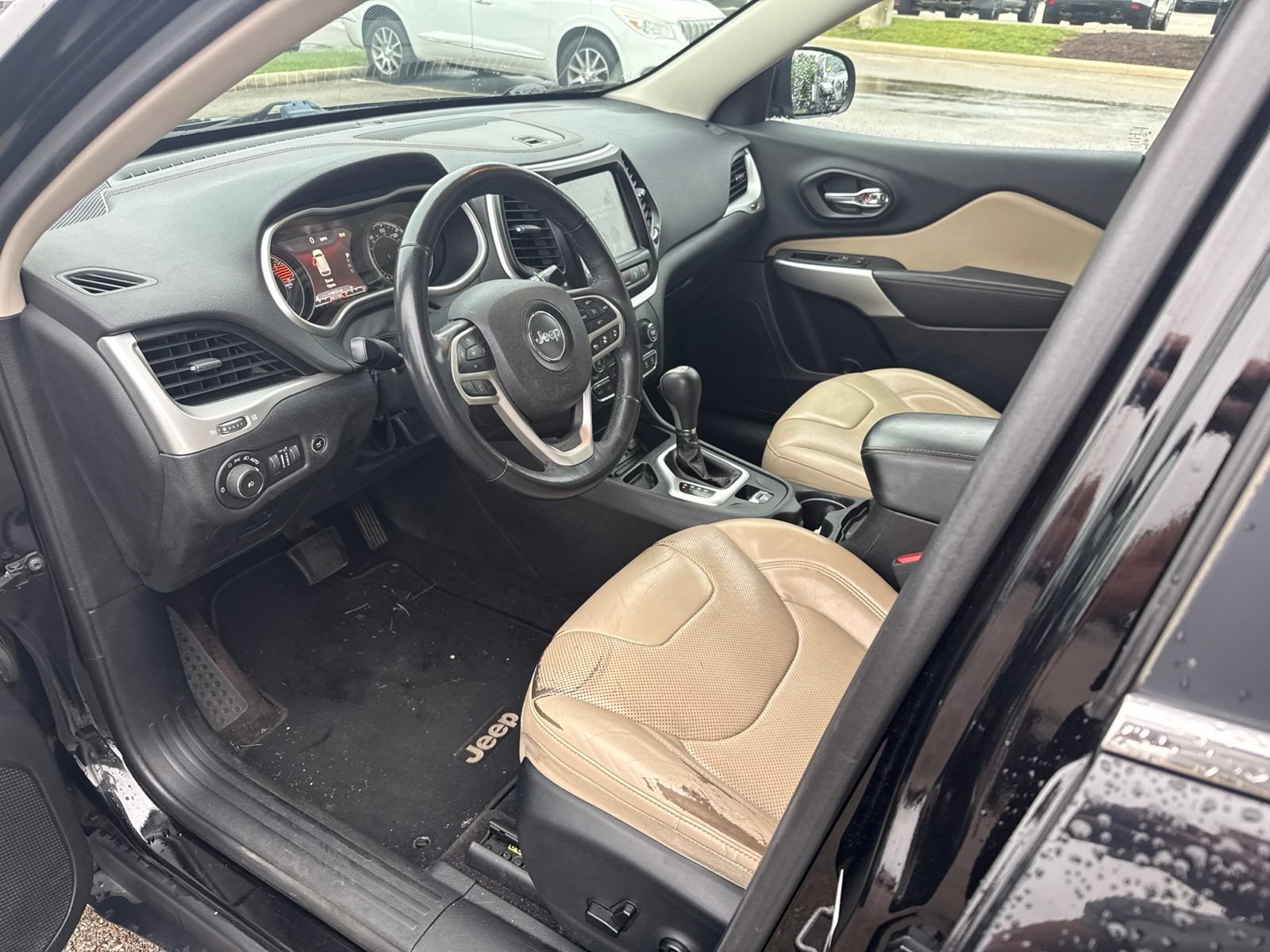Used 2017 Jeep Cherokee Limited w/ Luxury Group FWD image 9