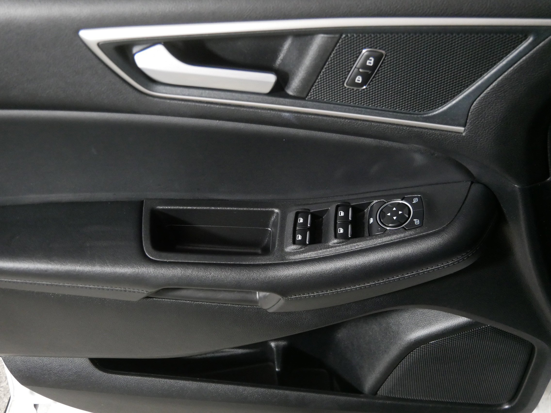 Used 2024 Ford Edge SEL image 19