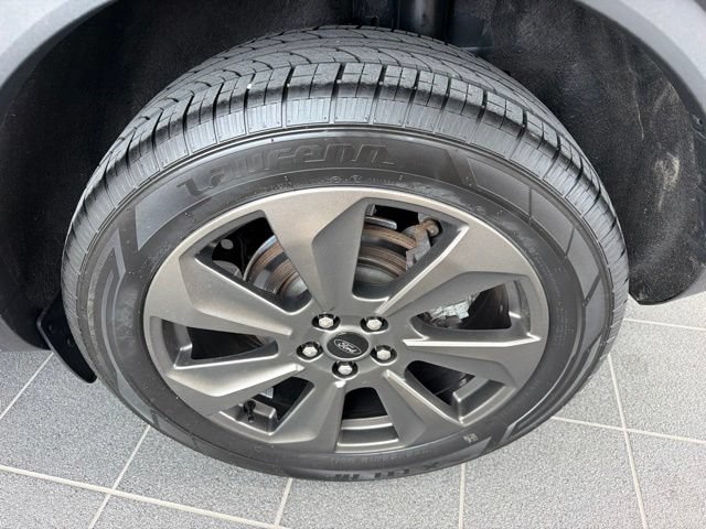 Certified 2024 Ford Escape Platinum AWD/4WD image 5