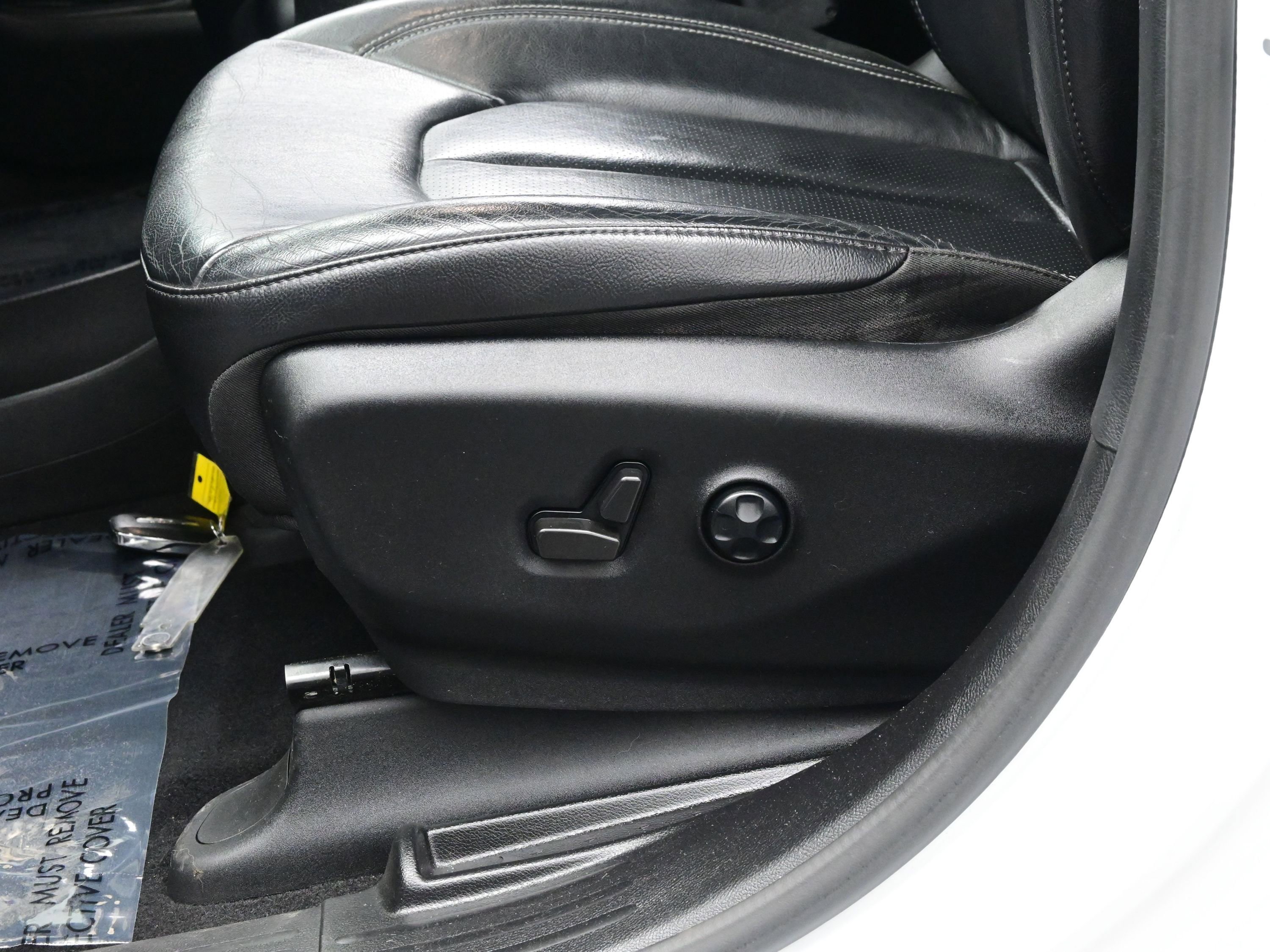 Used 2022 Chrysler Pacifica Touring-L w/ Uconnect Theater Family Group image 10