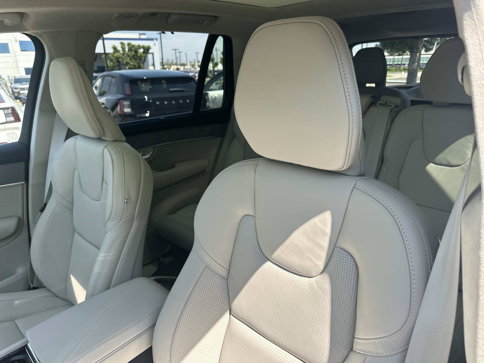 New 2026 Volvo XC90 T8 Ultra w/ Lounge Package AWD/4WD image 15