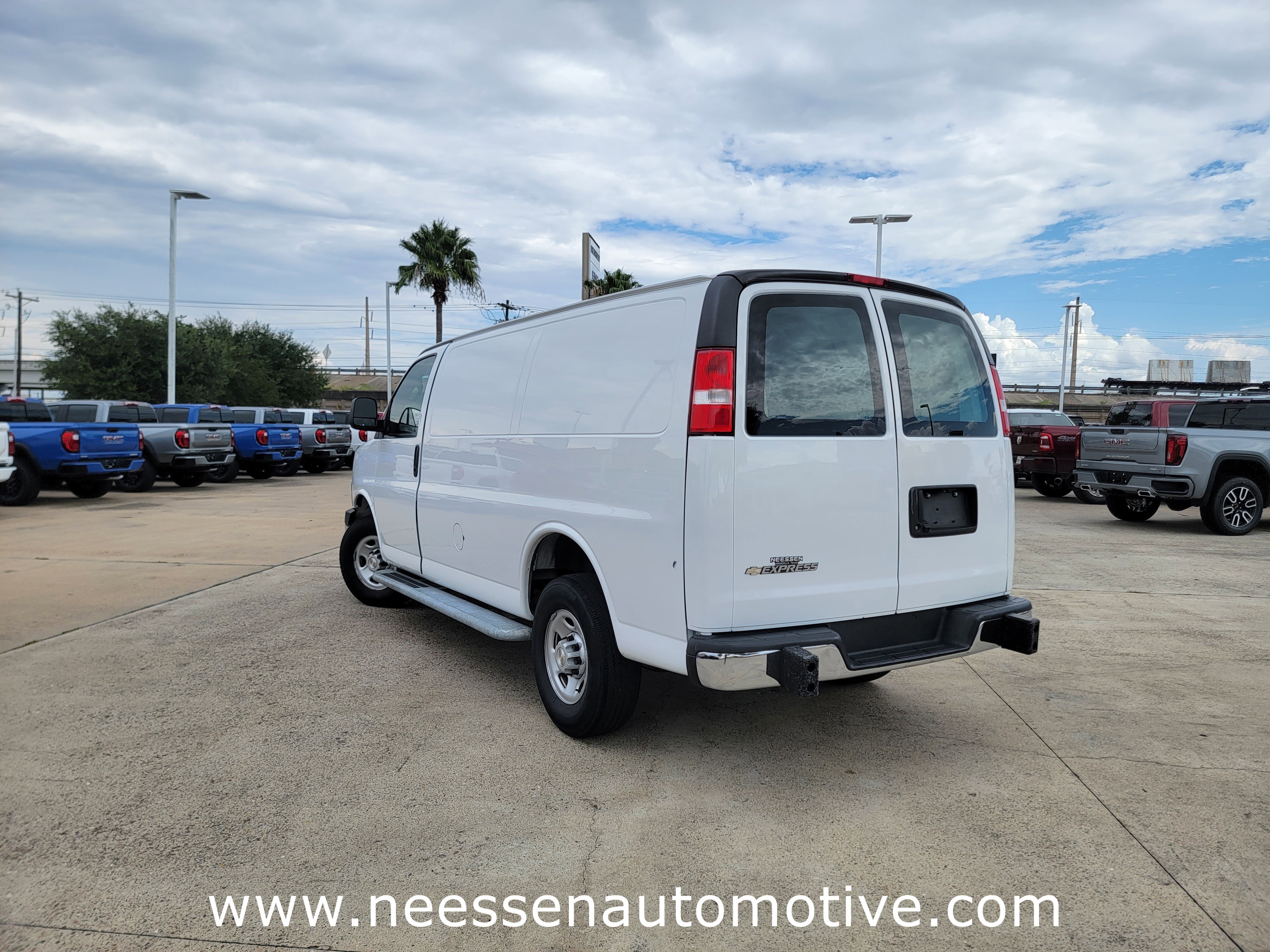 Used 2023 Chevrolet Express 2500 w/ Driver Convenience Package image 5