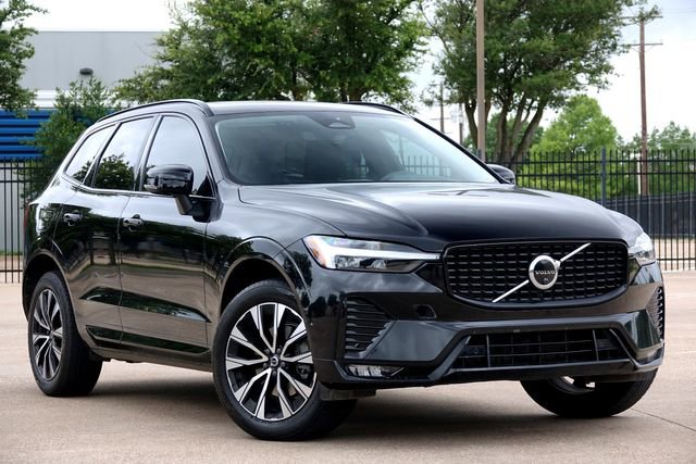 Used 2023 Volvo XC60 B5 Plus image 2