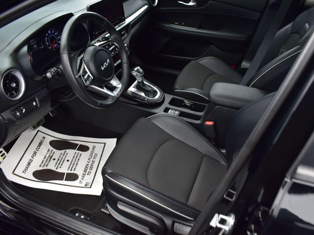 Used 2024 Kia Forte GT-Line w/ GT-Line Premium Package image 12