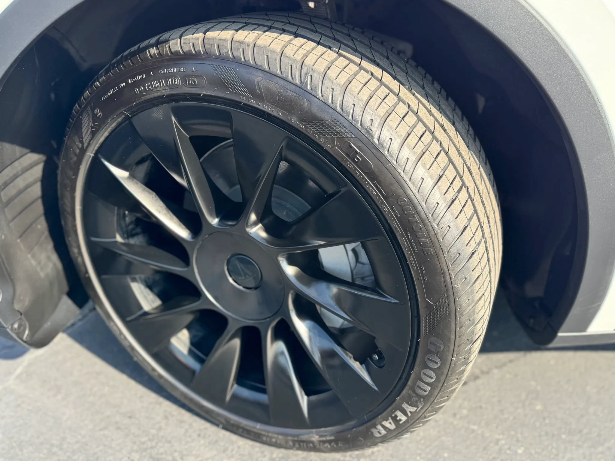 Used 2023 Tesla Model Y Long Range AWD/4WD image 39
