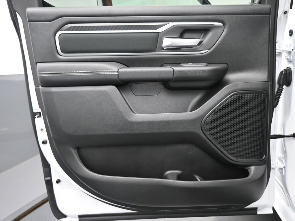 New 2026 RAM 1500 4x4 Crew Cab image 16