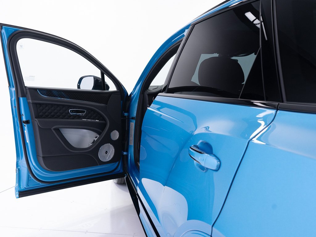 Used 2025 Bentley Bentayga image 10