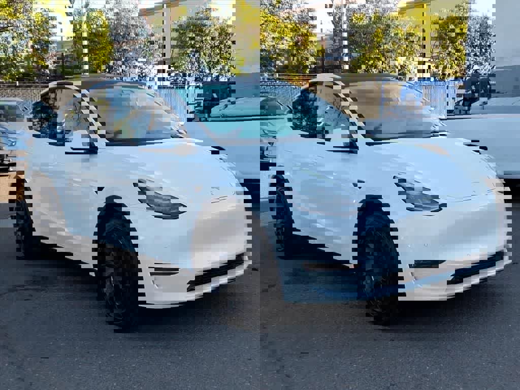 Used 2021 Tesla Model Y Long Range image 4