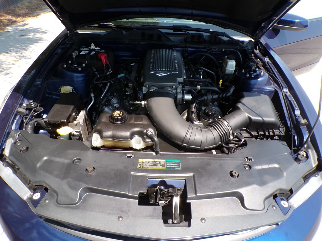 Used 2010 Ford Mustang GT RWD image 26