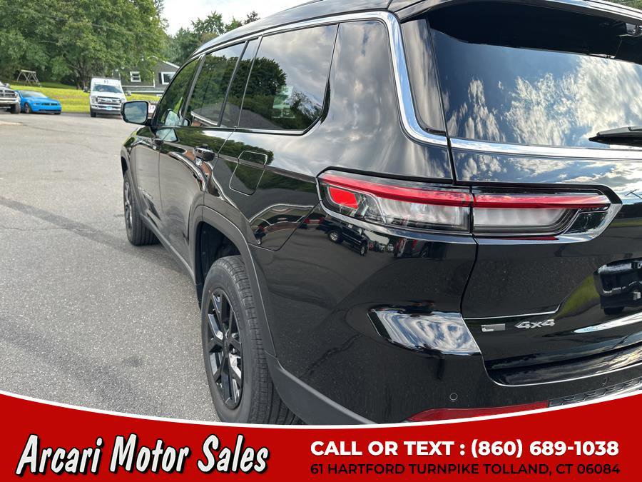 Used 2022 Jeep Grand Cherokee L Limited w/ Luxury Tech Group II image 12