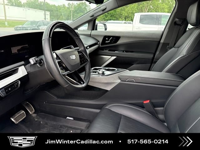 Certified 2025 Cadillac Optiq Luxury 2 w/ LPO, Floor Liner Package AWD/4WD image 11