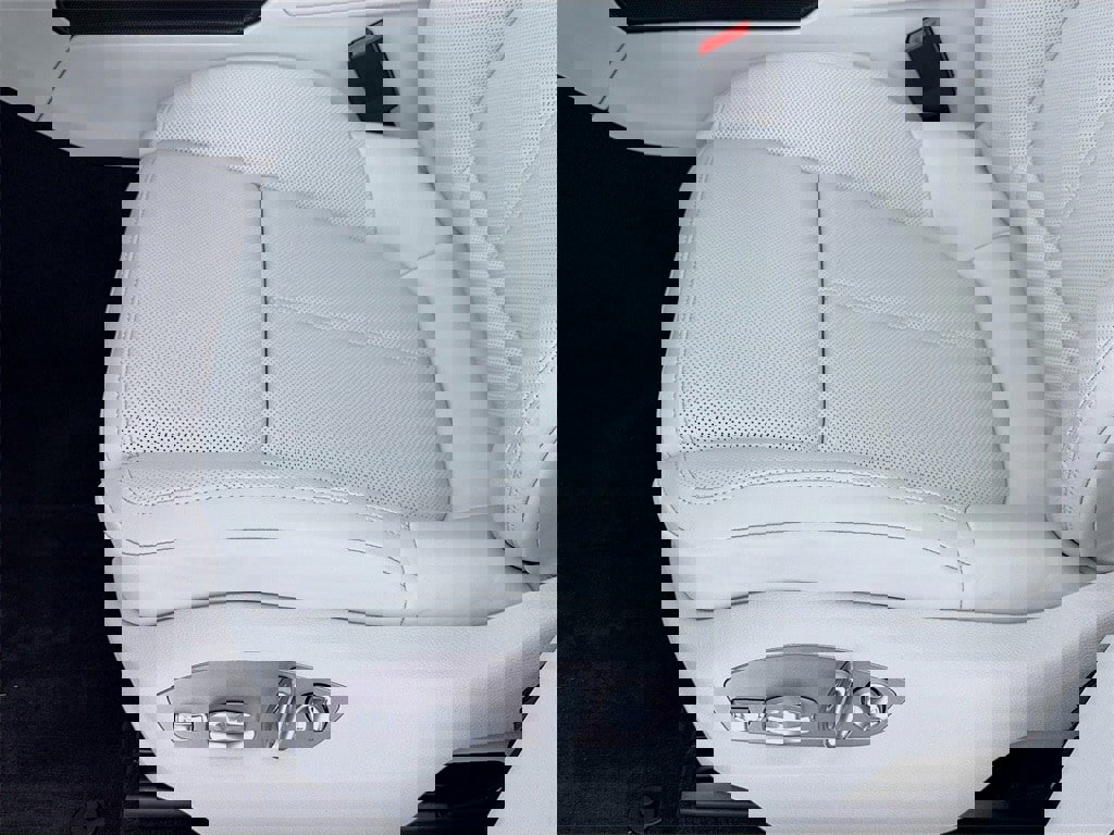 New 2026 Porsche Macan Turbo image 14