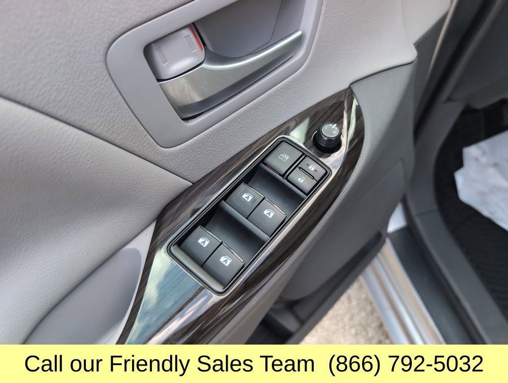 Used 2017 Toyota Sienna XLE Premium image 13