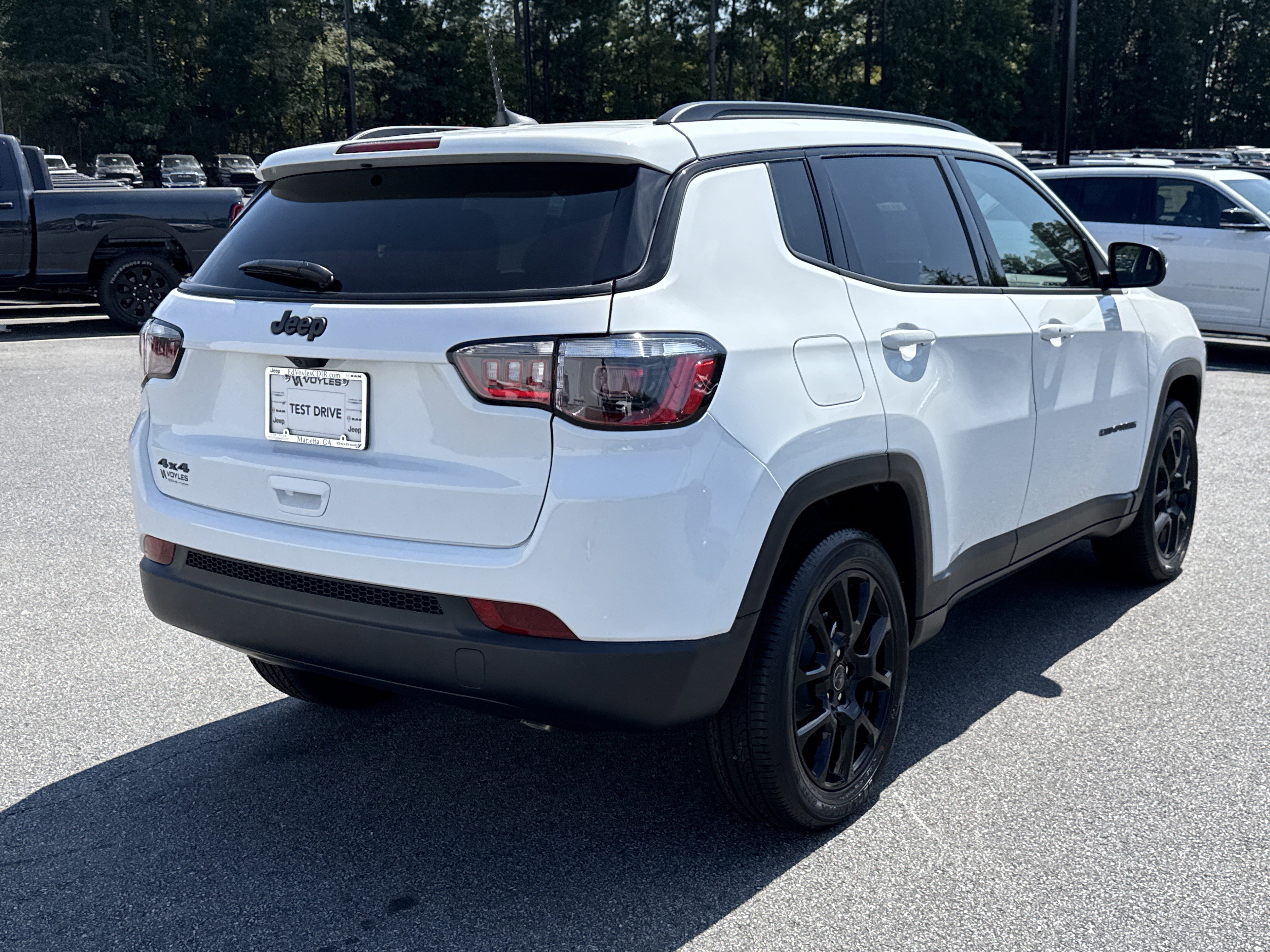 New 2025 Jeep Compass Latitude w/ Sun & Sound Group image 8