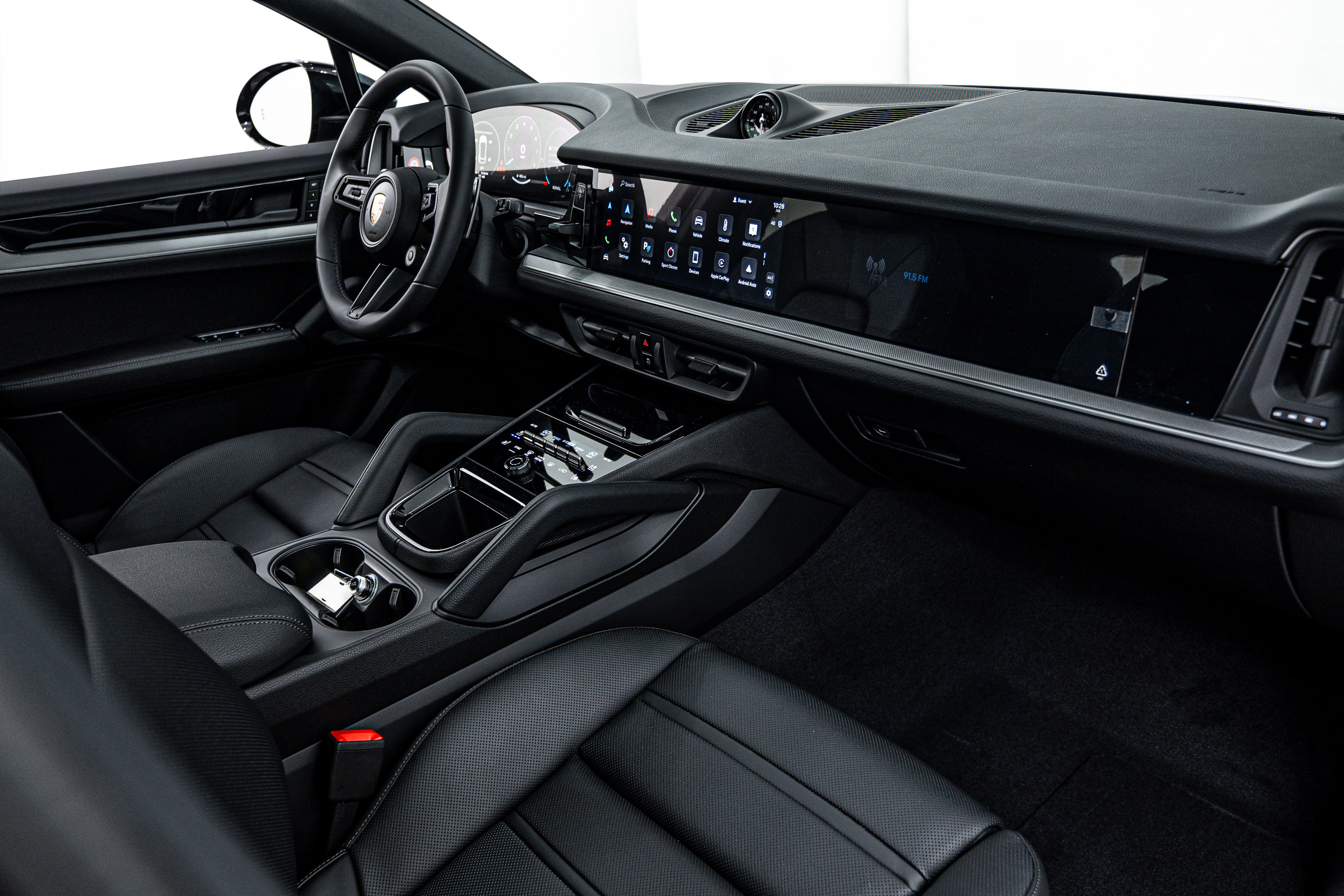 Certified 2025 Porsche Cayenne Coupe image 13