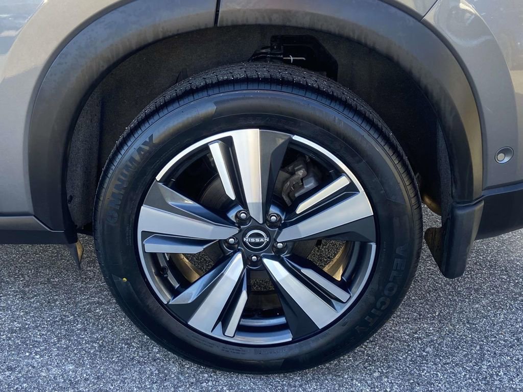 Used 2024 Nissan Rogue SL image 9