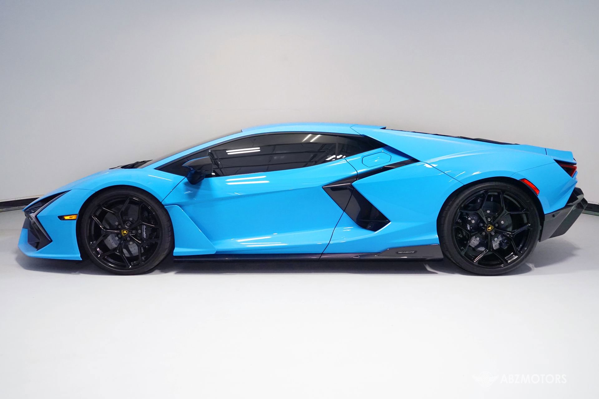 Used 2025 Lamborghini Revuelto image 5