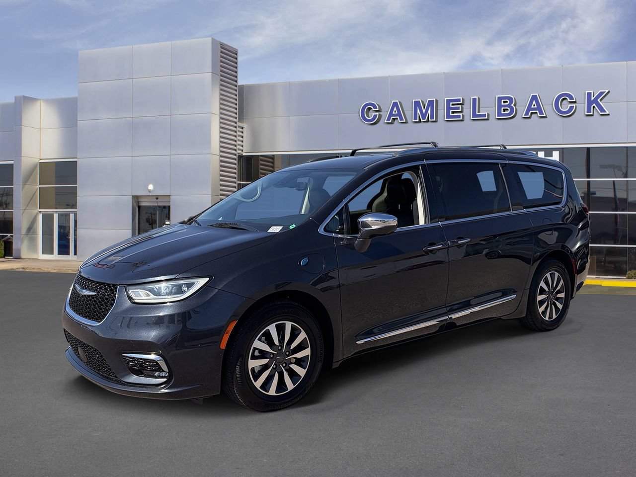 Used 2021 Chrysler Pacifica Limited w/ Uconnect Theater Family Group FWD image 35