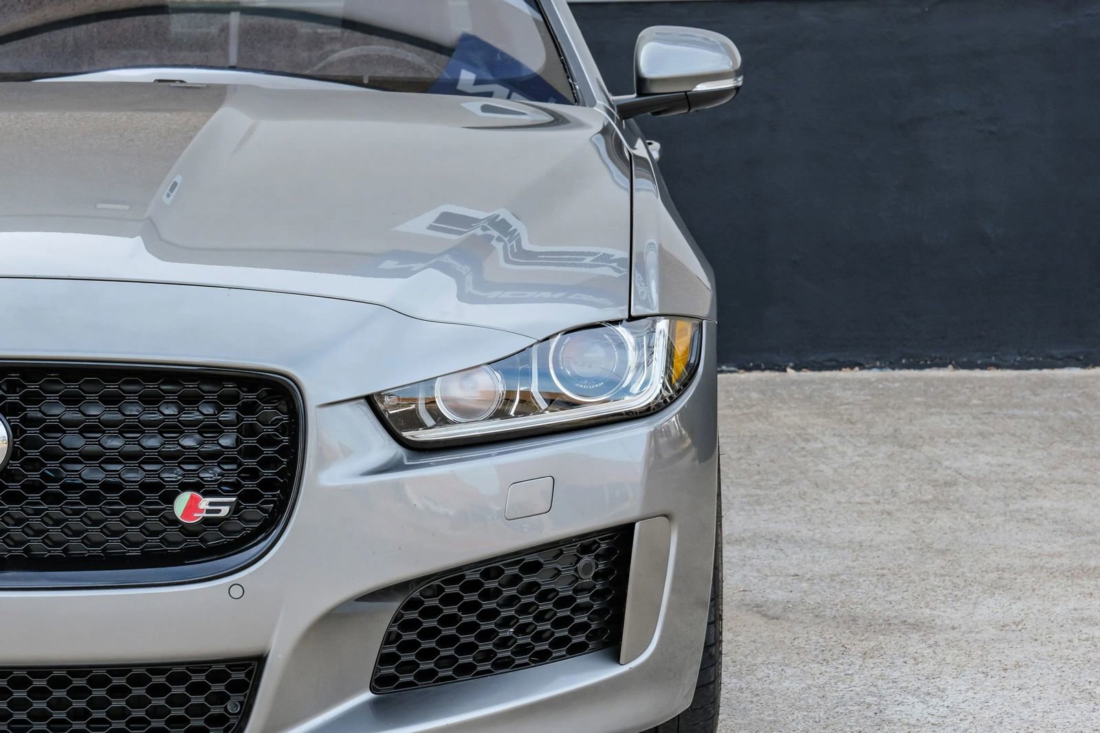 Used 2019 Jaguar XE S image 60