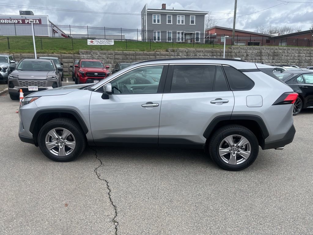 Used 2025 Toyota RAV4 XLE AWD/4WD image 3
