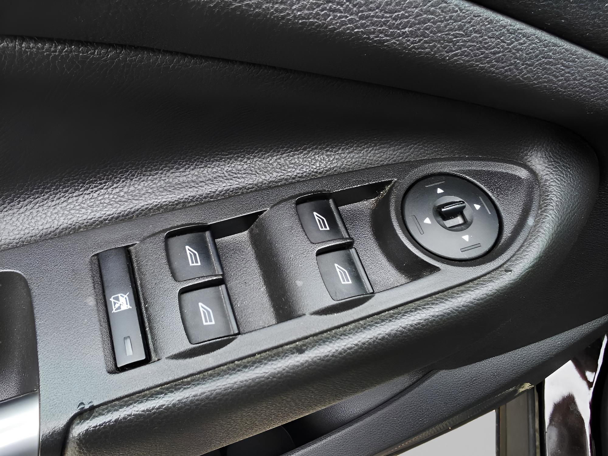 Used 2013 Ford Escape SE image 23