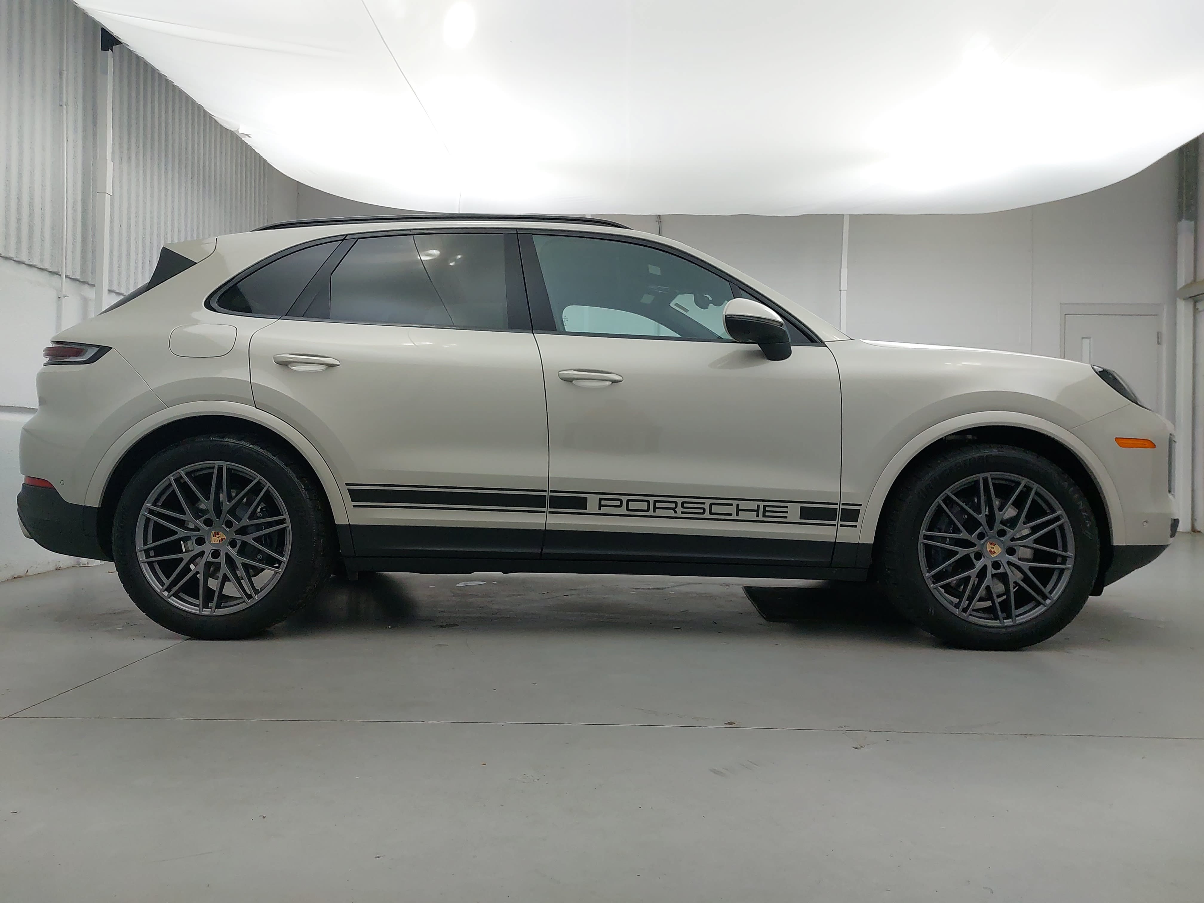 Certified 2026 Porsche Cayenne AWD/4WD image 8