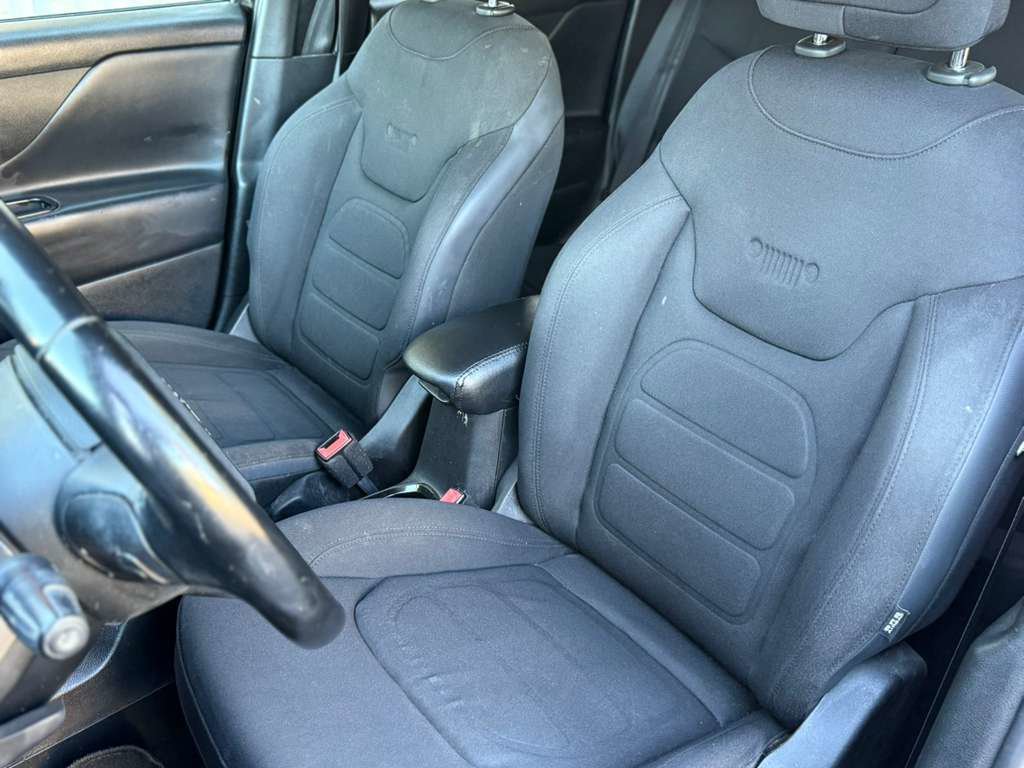 Used 2017 Jeep Renegade Altitude image 19
