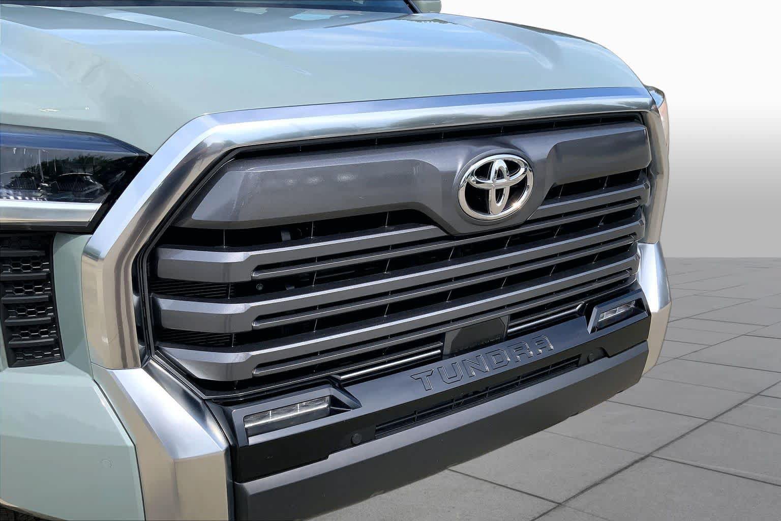 Used 2025 Toyota Tundra Limited AWD/4WD image 31