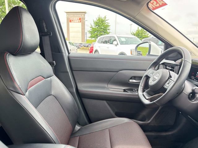 Used 2025 Nissan Kicks SR FWD image 15