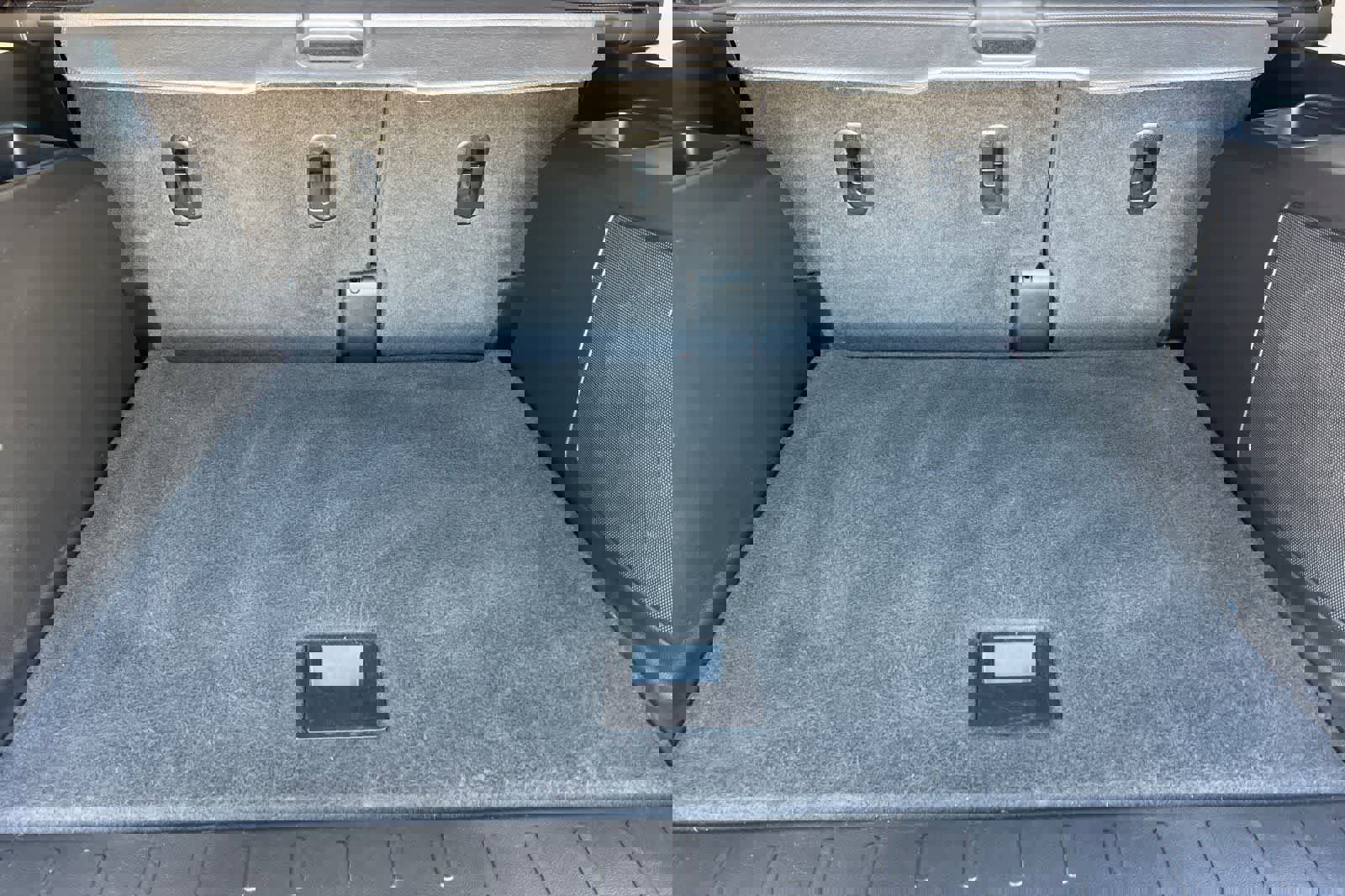 Used 2016 Chevrolet Equinox LTZ w/ Enhanced Convenience Package image 17