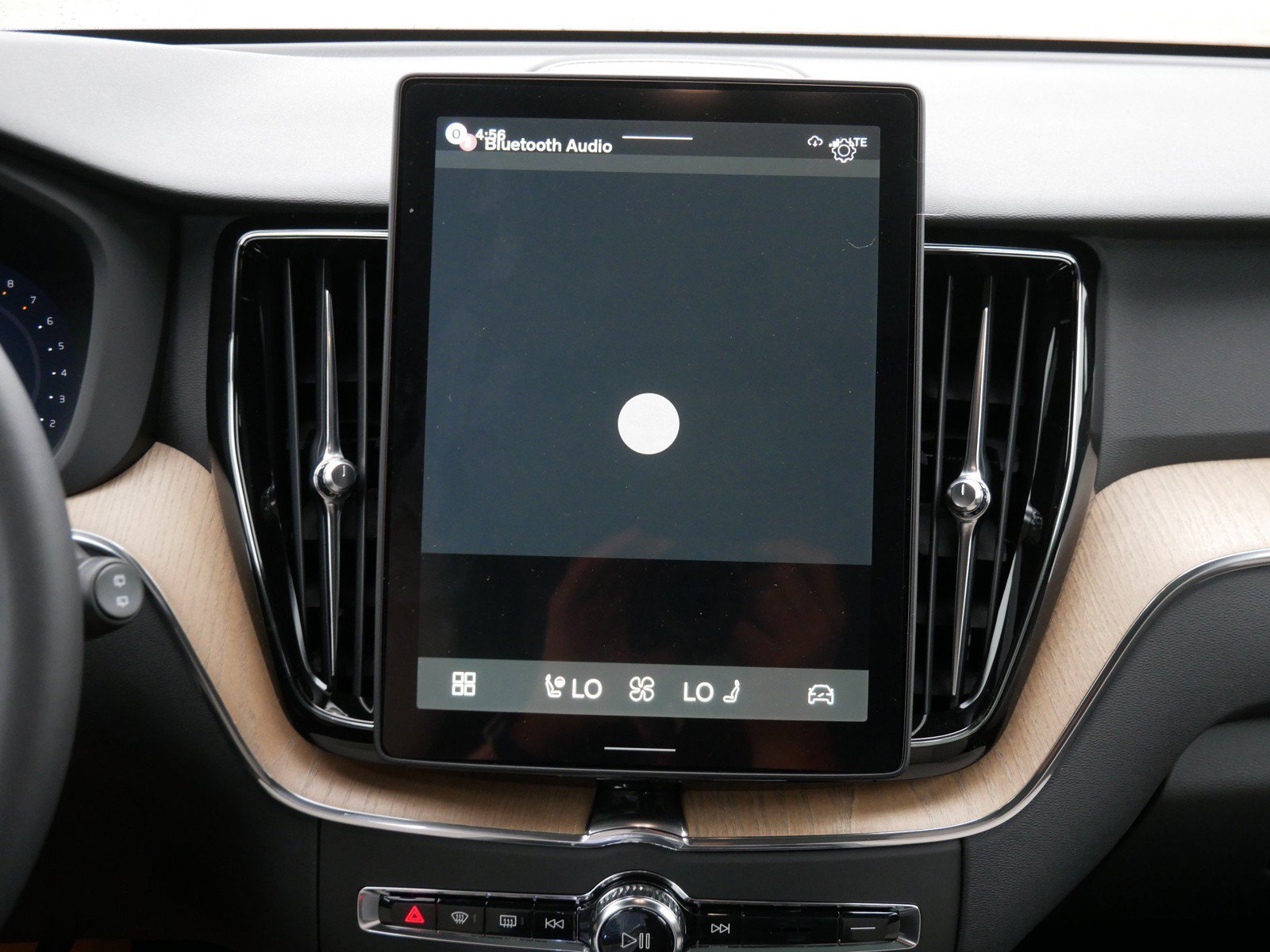 New 2027 Volvo XC60 B5 Plus AWD/4WD image 8