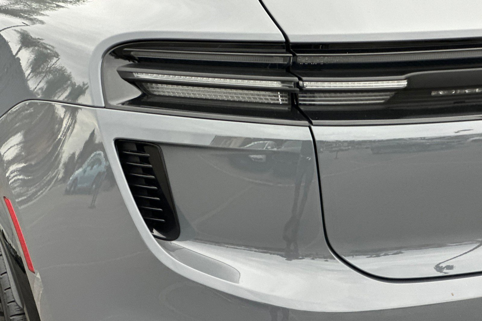 Used 2025 Porsche Macan Turbo Electric w/ Premium Package image 28