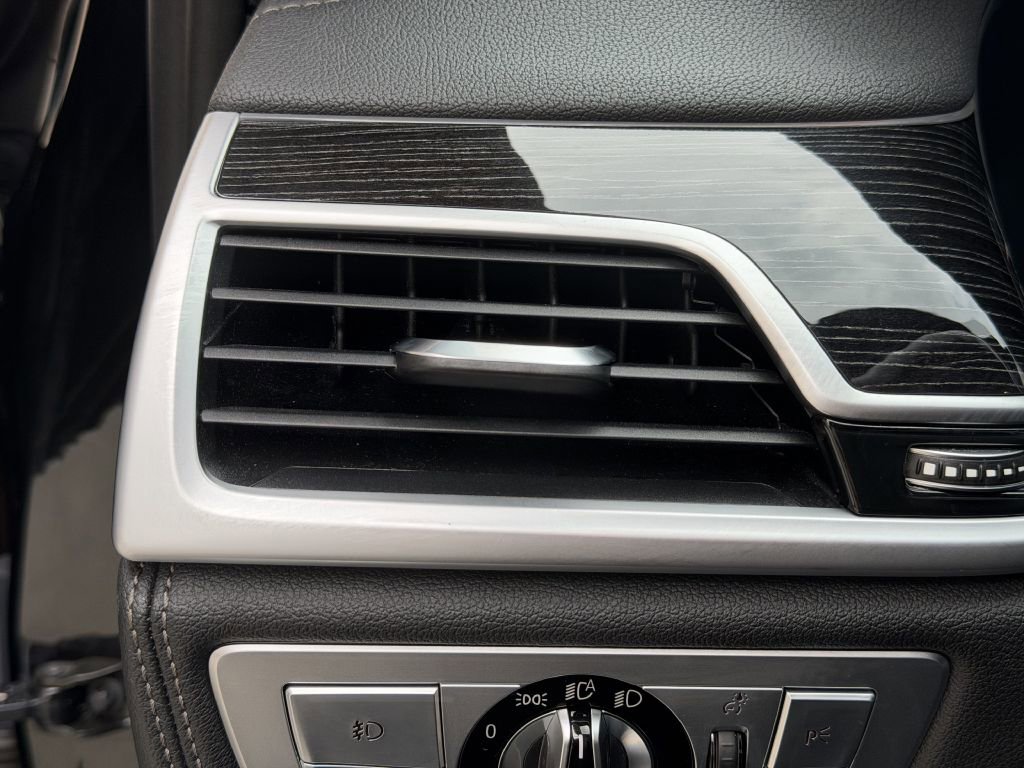 Used 2019 BMW 740i xDrive w/ M Sport Package image 30