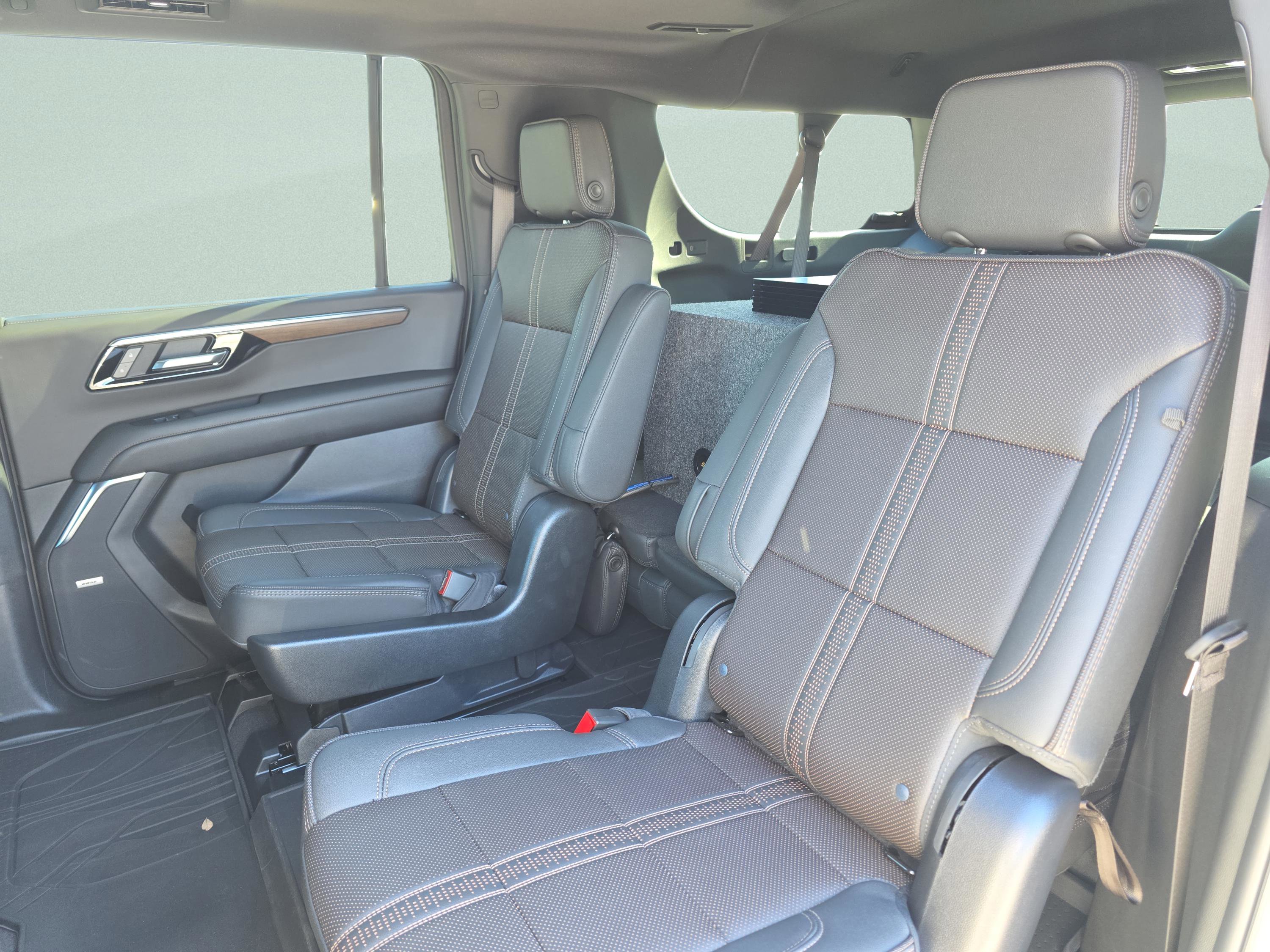 Used 2025 Chevrolet Suburban High Country image 17