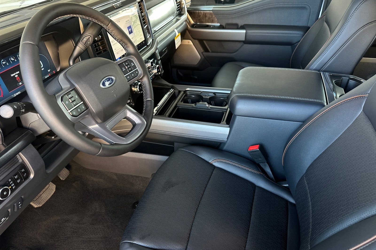 New 2026 Ford F250 Lariat w/ Black Appearance Package image 9