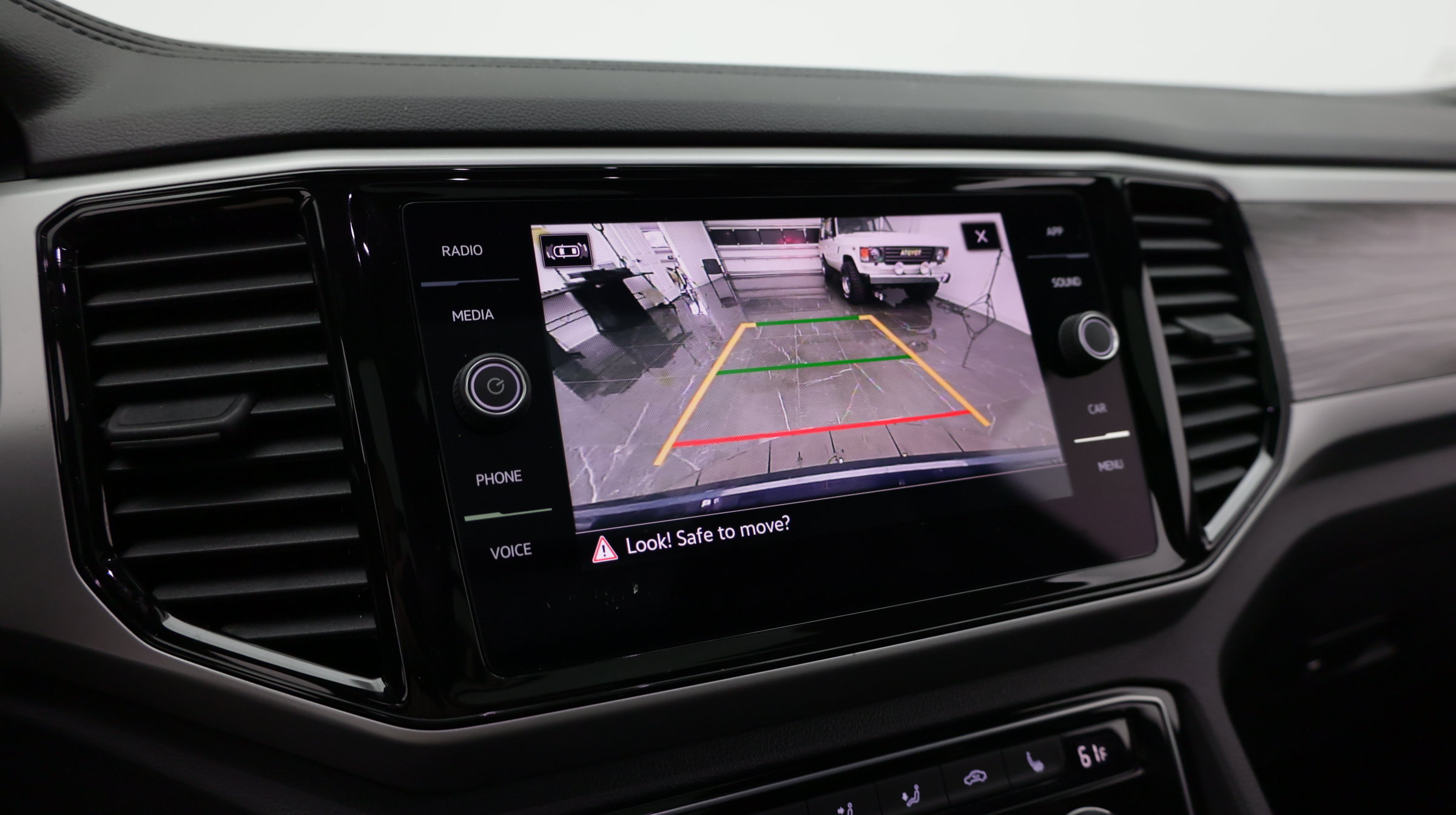 Used 2023 Volkswagen Atlas Cross Sport SE w/ Panoramic Sunroof Package FWD image 23