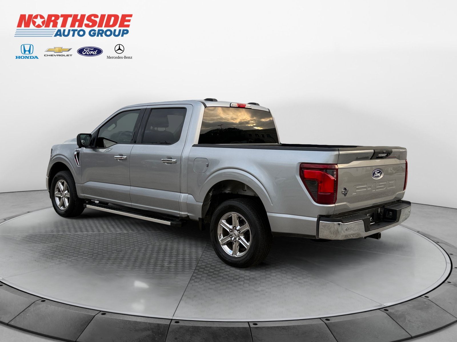 Used 2024 Ford F150 XLT w/ Mobile Office Package RWD image 5