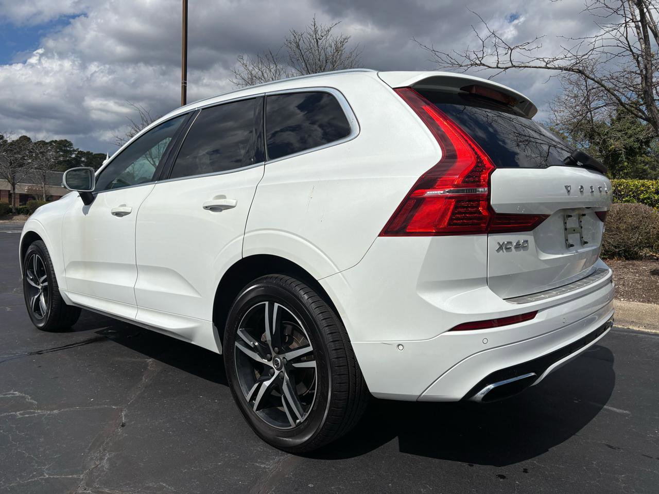 Used 2019 Volvo XC60 T5 R-Design w/ Protection Package Premier AWD/4WD image 5
