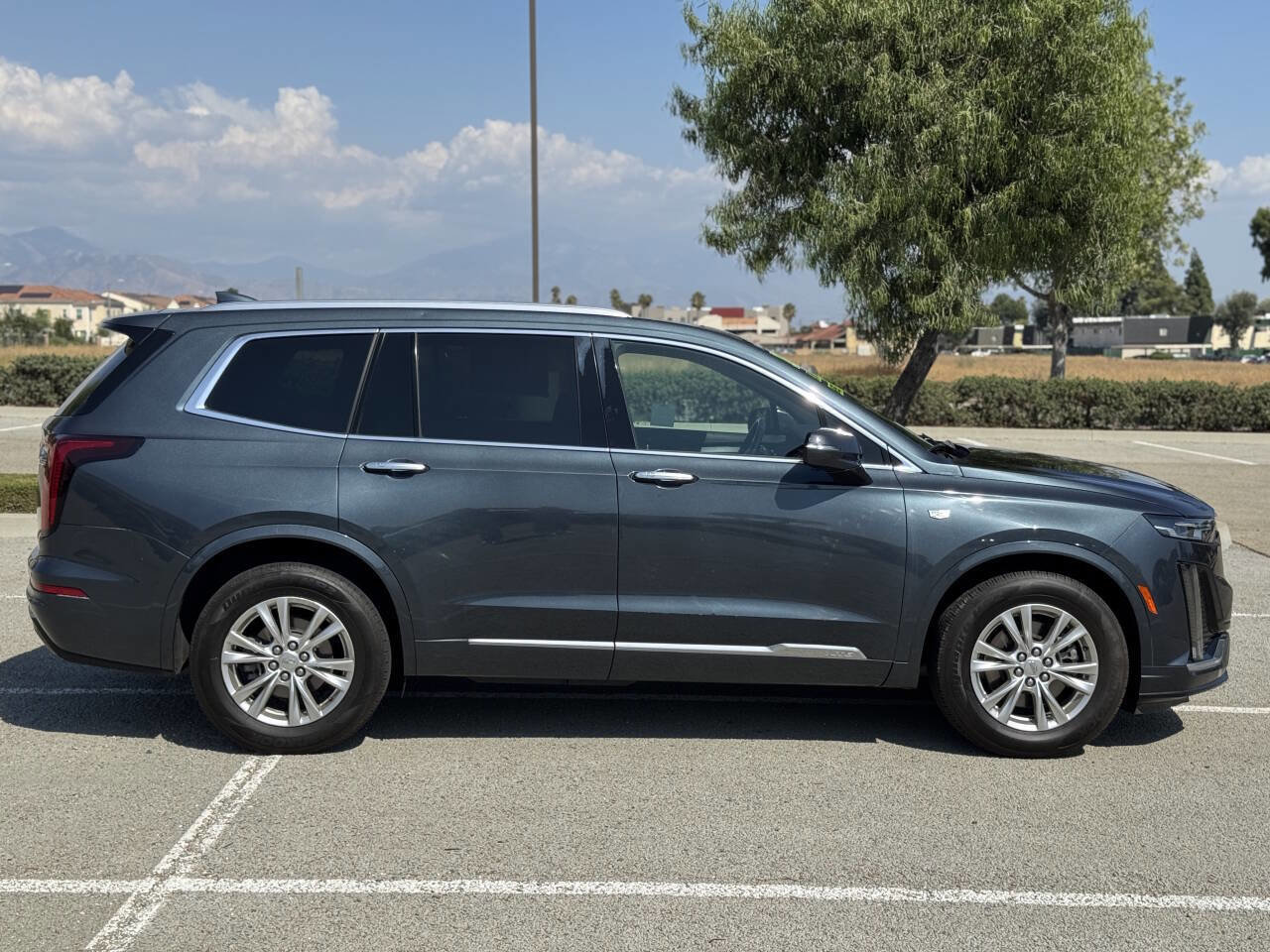 Used 2021 Cadillac XT6 Luxury image 2