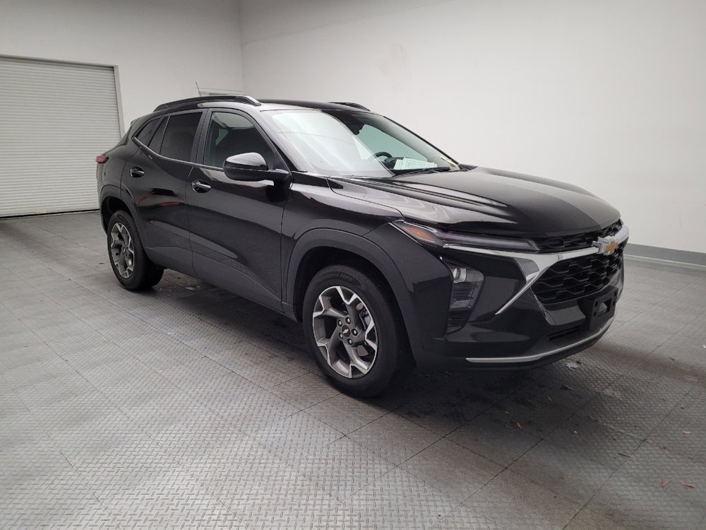 Used 2025 Chevrolet Trax LT w/ LT Convenience Package image 13