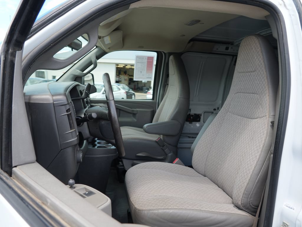 Used 2017 Chevrolet Express 2500 RWD image 12