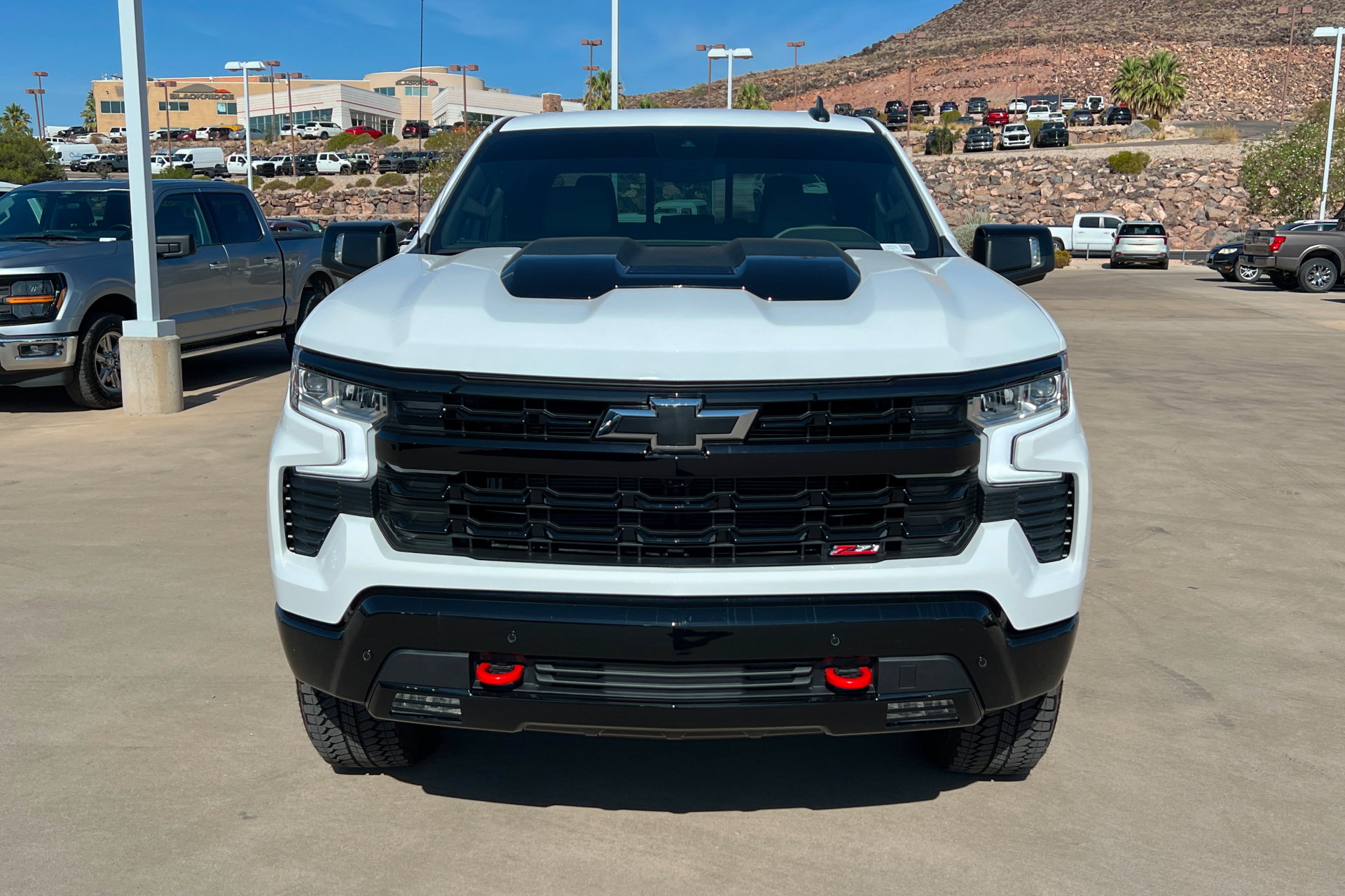 Used 2025 Chevrolet Silverado 1500 LT Trail Boss w/ Convenience Package II AWD/4WD image 9