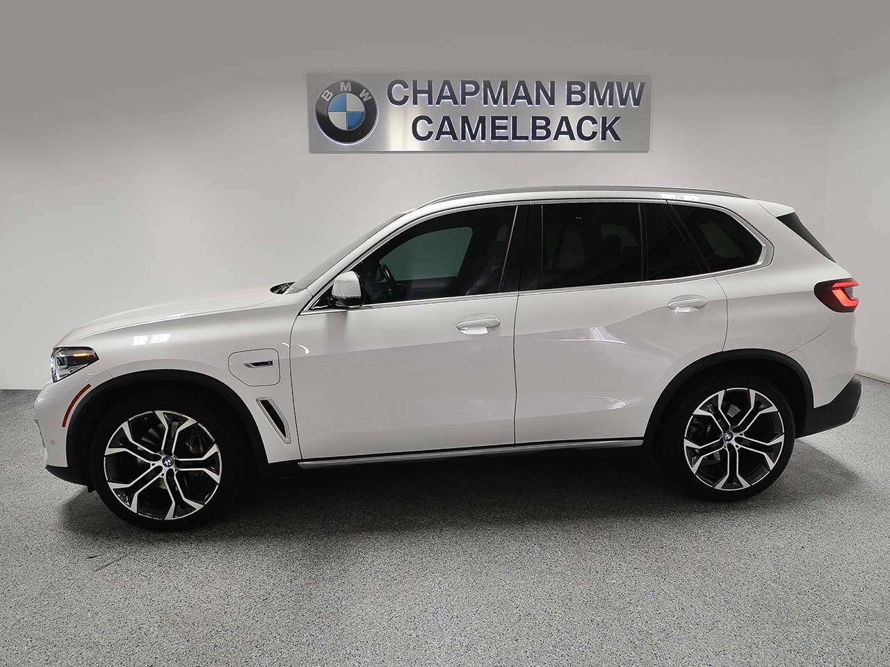 Certified 2022 BMW X5 xDrive45e AWD/4WD image 3