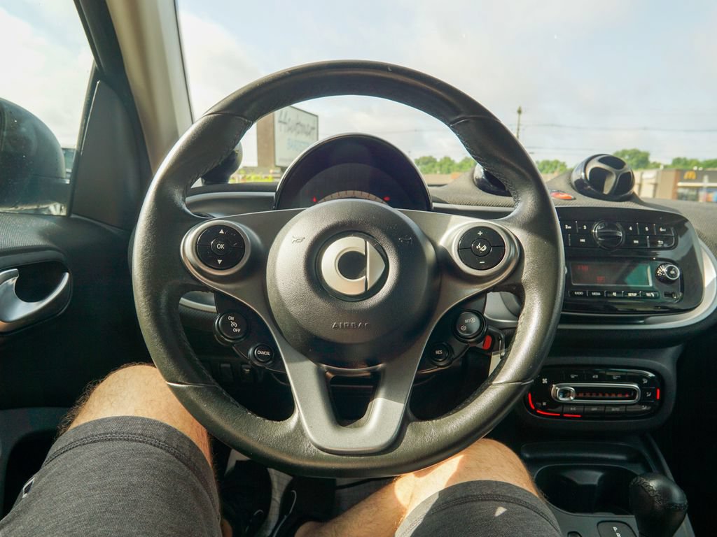Used 2018 smart fortwo electric drive RWD image 16