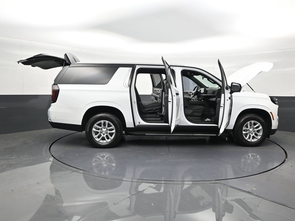 Used 2025 Chevrolet Suburban LS RWD image 28