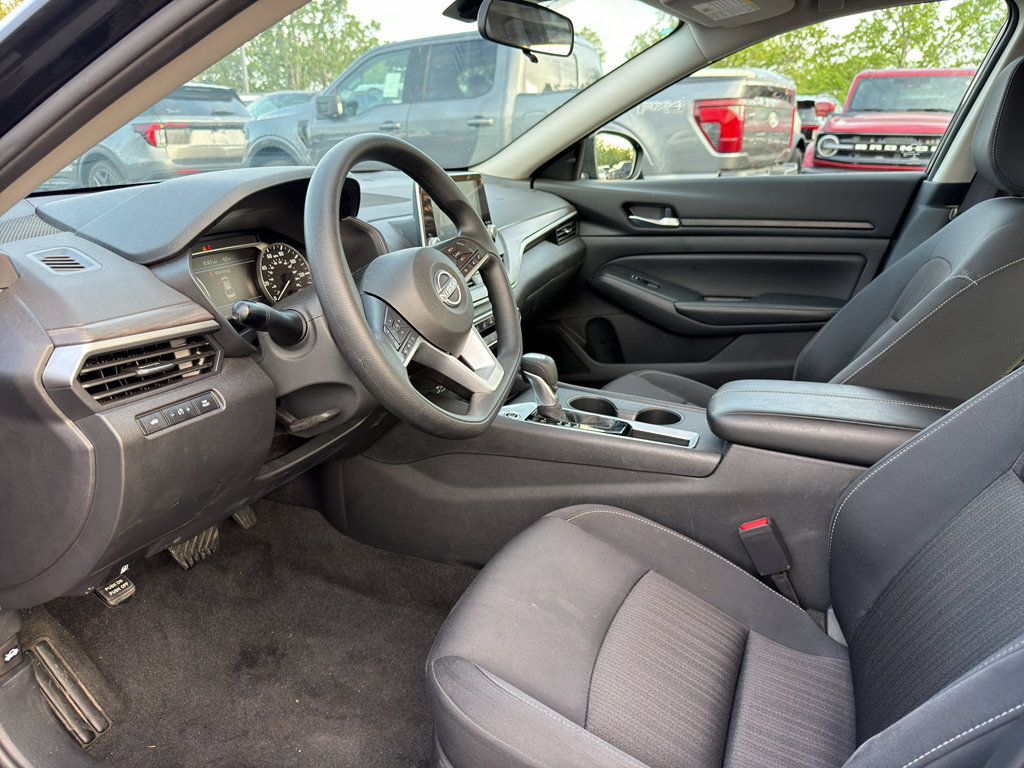 Used 2025 Nissan Altima 2.5 SV FWD image 9