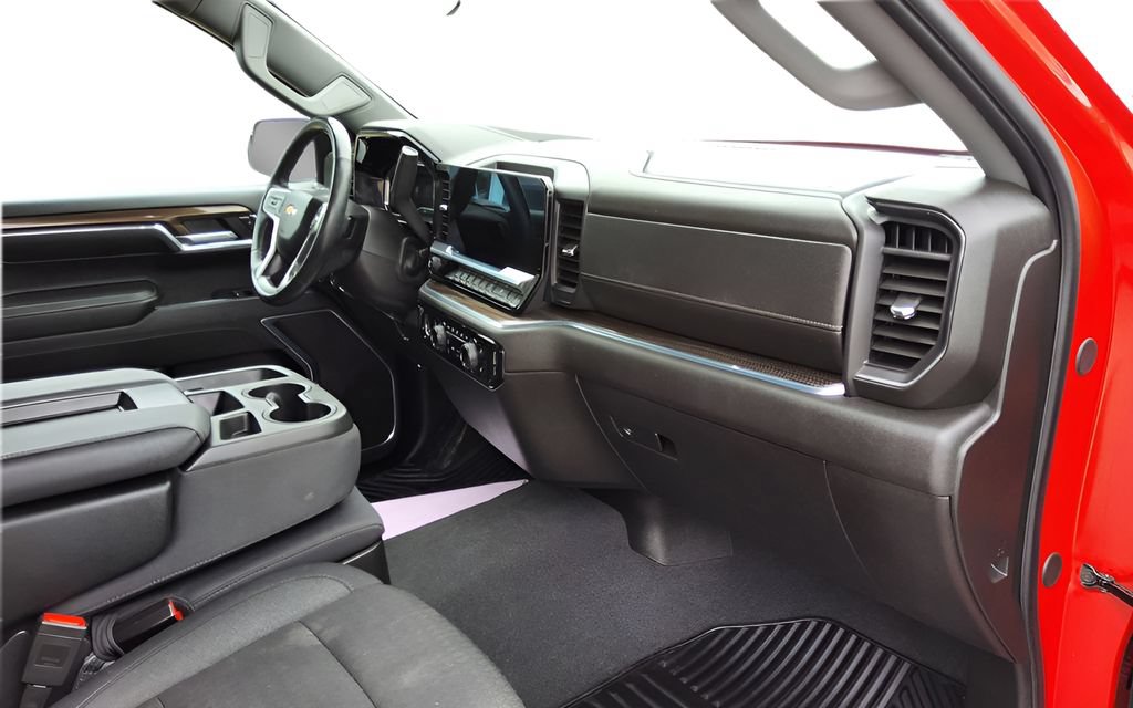 Used 2024 Chevrolet Silverado 1500 LT AWD/4WD image 37