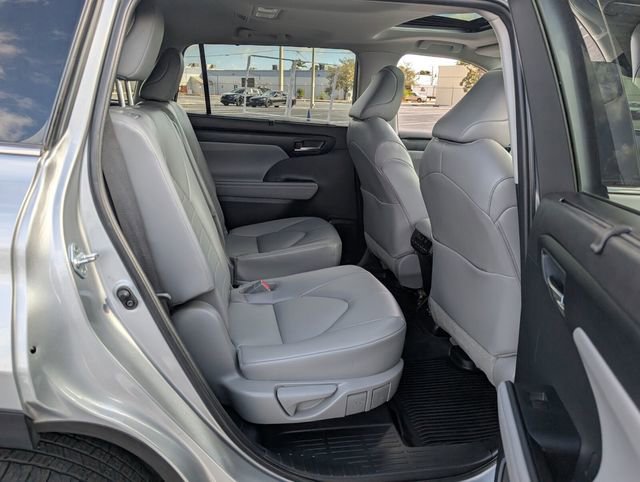 Used 2022 Toyota Highlander XLE image 19
