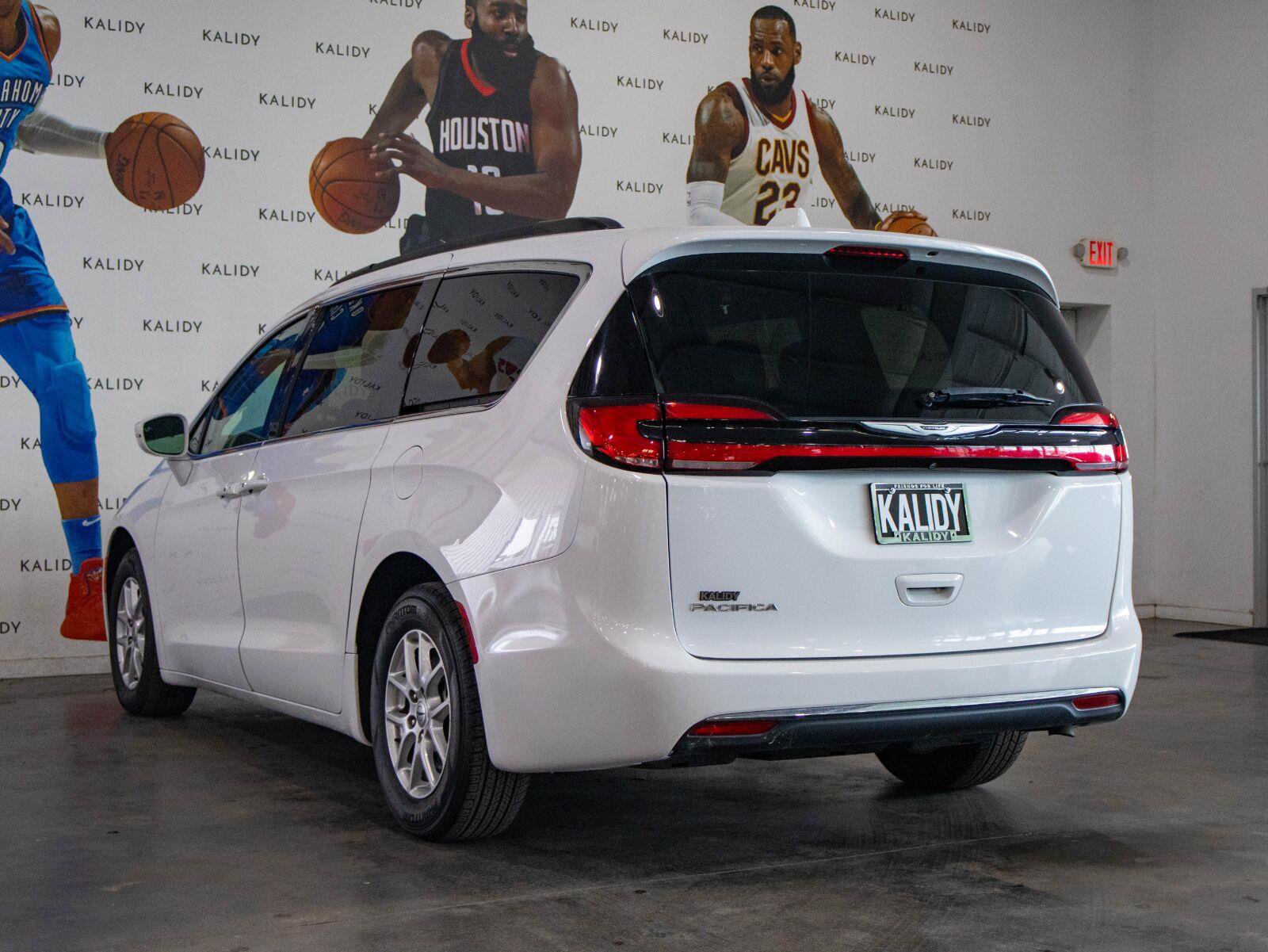 Used 2022 Chrysler Pacifica Touring-L FWD image 21
