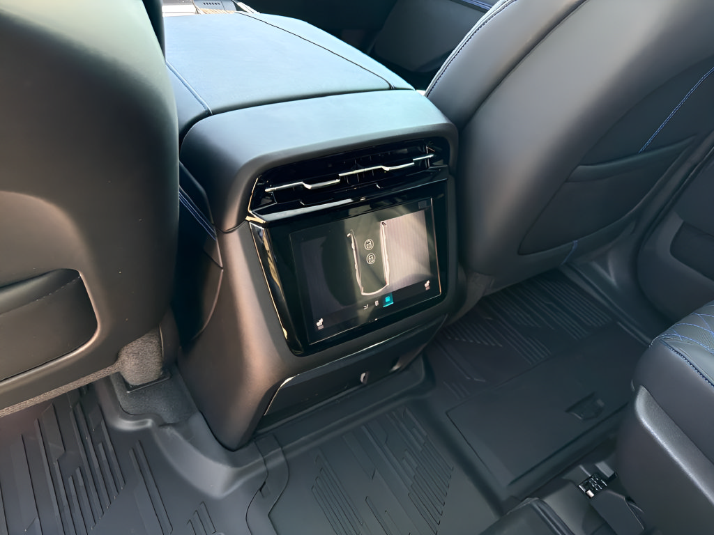 New 2026 Cadillac Escalade IQL Sport 1 w/ LPO, Floor Liner Package AWD/4WD image 32